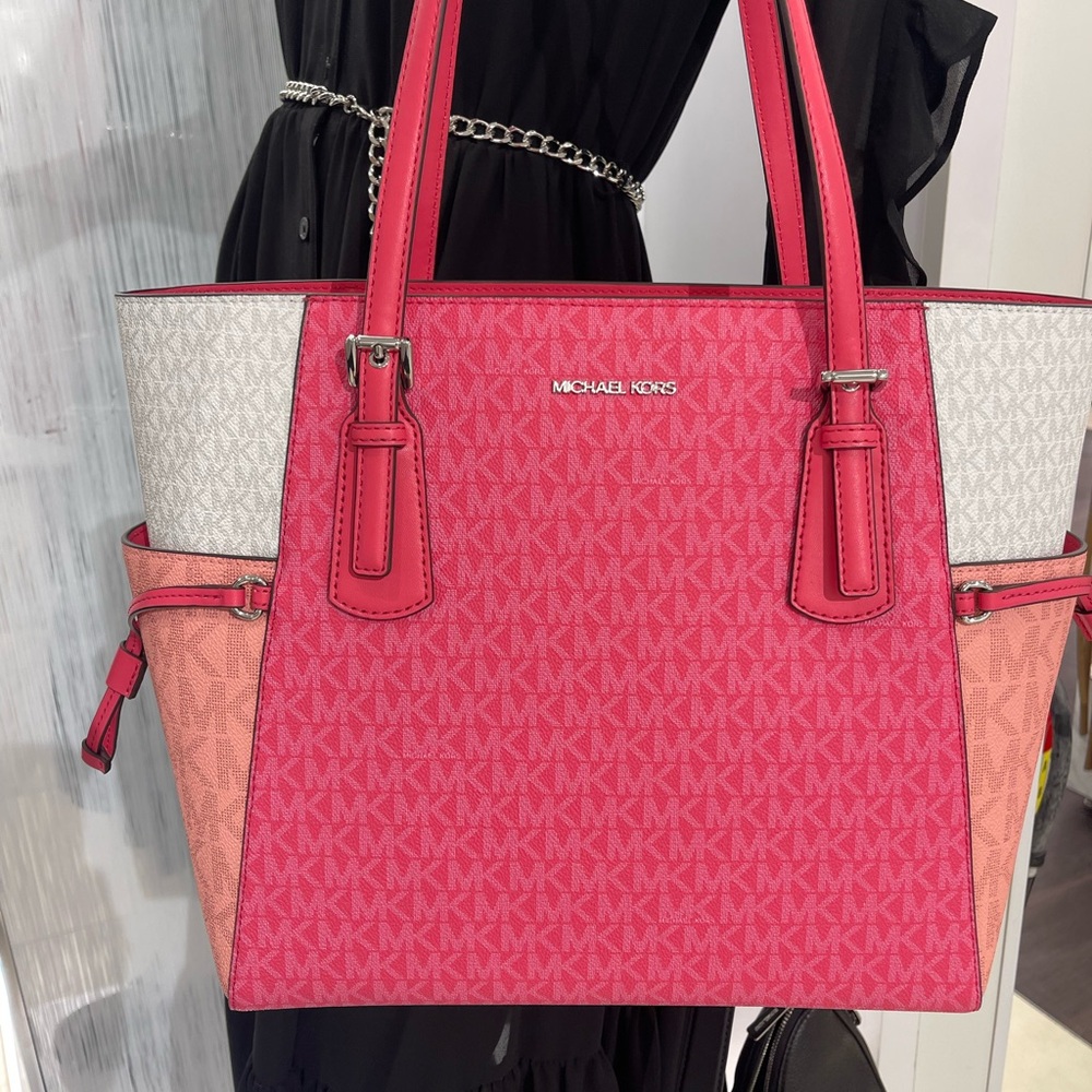MICHAEL KORS Voyager Large Color-Block Signature Logo Top Zip EW Tote Bag
NWT - Picture 6 of 16
